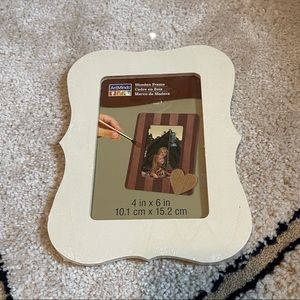 FREE with Bundle - ArtMinds Paintable 4x6 Wooden Frame